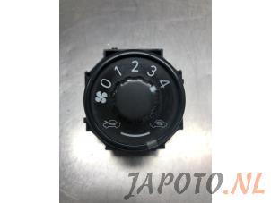 Used Heater control panel Toyota iQ 1.0 12V VVT-i Price € 14,95 Margin scheme offered by Japoto Parts B.V.