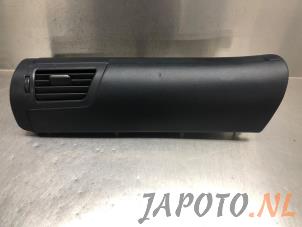 Usagé Grille d'air latérale Toyota iQ 1.0 12V VVT-i Prix € 29,95 Règlement à la marge proposé par Japoto Parts B.V.