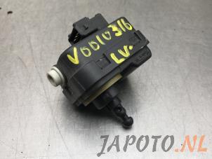 Usados Motor de faro Toyota RAV4 (A3) 2.0 16V VVT-i 4x4 Precio € 19,95 Norma de margen ofrecido por Japoto Parts B.V.