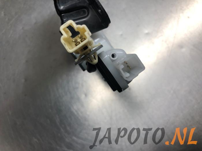 Mécanique de verrouillage hayon d'un Mazda MX-5 (ND) 2.0 SkyActiv G-160 16V 2018