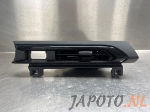 Usados Rejilla de aire lateral Mazda MX-5 (ND) 2.0 SkyActiv G-160 16V Precio € 24,99 Norma de margen ofrecido por Japoto Parts B.V.