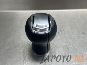 Usagé Pommeau levier de vitesse Mazda MX-5 (ND) 2.0 SkyActiv G-160 16V Prix € 49,95 Règlement à la marge proposé par Japoto Parts B.V.
