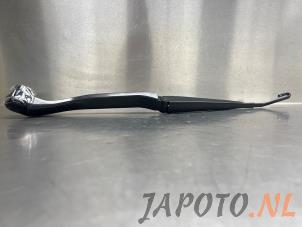 Używane Ramie wycieraczki przedniej Mazda MX-5 (ND) 2.0 SkyActiv G-160 16V Cena € 30,00 Procedura marży oferowane przez Japoto Parts B.V.