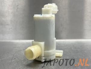 Używane Pompa spryskiwacza przód Mazda MX-5 (ND) 2.0 SkyActiv G-160 16V Cena € 24,95 Procedura marży oferowane przez Japoto Parts B.V.