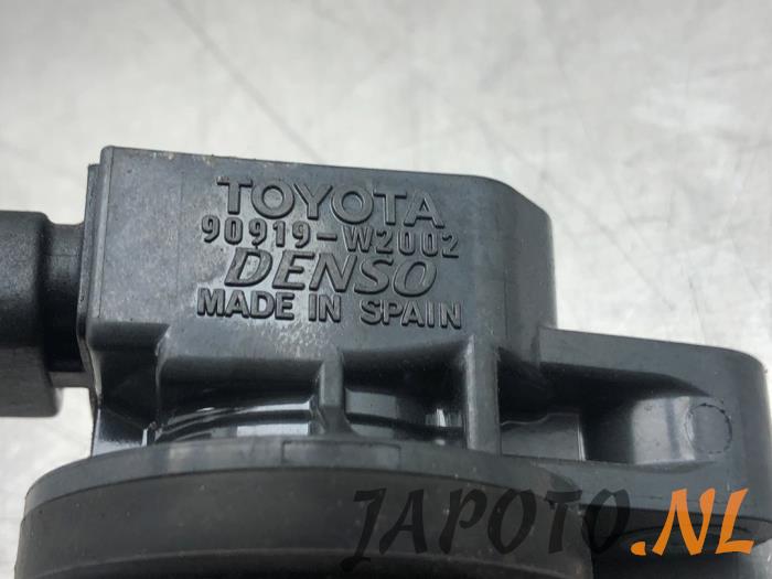 Ignition coil from a Toyota Yaris III (P13) 1.0 12V VVT-i 2016