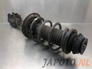 Używane Amortyzator lewy przód Toyota Yaris III (P13) 1.0 12V VVT-i Cena € 59,95 Procedura marży oferowane przez Japoto Parts B.V.