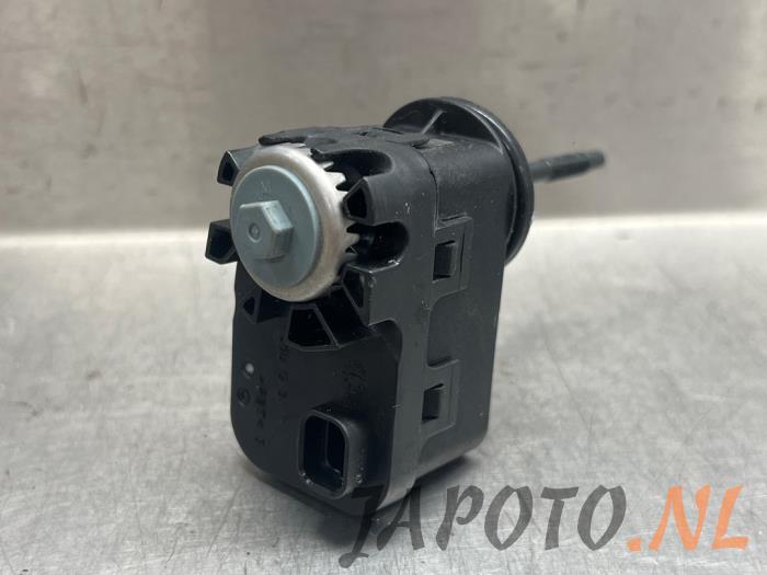 Używane Silnik reflektora Kia Rio IV (YB) 1.0i T-GDi 100 12V Cena € 20,95 Procedura marży oferowane przez Japoto Parts B.V.