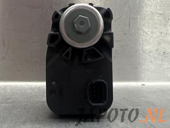 Używane Silnik reflektora Kia Rio IV (YB) 1.0i T-GDi 100 12V Cena € 20,95 Procedura marży oferowane przez Japoto Parts B.V.