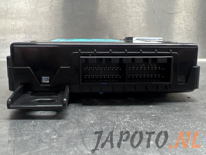 Body control computer from a Kia Rio IV (YB) 1.0i T-GDi 100 12V 2018