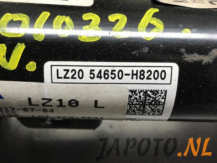 Barre amortisseur avant gauche d'un Kia Rio IV (YB) 1.0i T-GDi 100 12V 2018