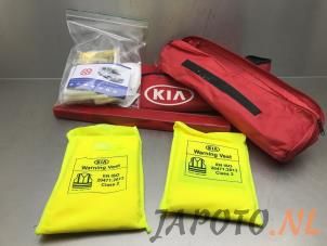 Gebrauchte KFZ-Verbandkasten Kia Rio IV (YB) 1.0i T-GDi 100 12V Preis € 9,95 Margenregelung angeboten von Japoto Parts B.V.