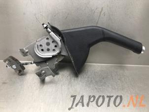 Used Parking brake lever Kia Rio IV (YB) 1.0i T-GDi 100 12V Price € 29,99 Margin scheme offered by Japoto Parts B.V.