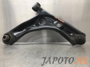 Usagé Bras de suspension bas avant droit Toyota Aygo (B40) 1.0 12V VVT-i Prix € 20,00 Règlement à la marge proposé par Japoto Parts B.V.