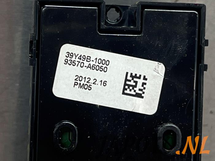 Commutateur (divers) d'un Hyundai i30 (GDHB5) 1.6 CRDi 16V VGT 2012