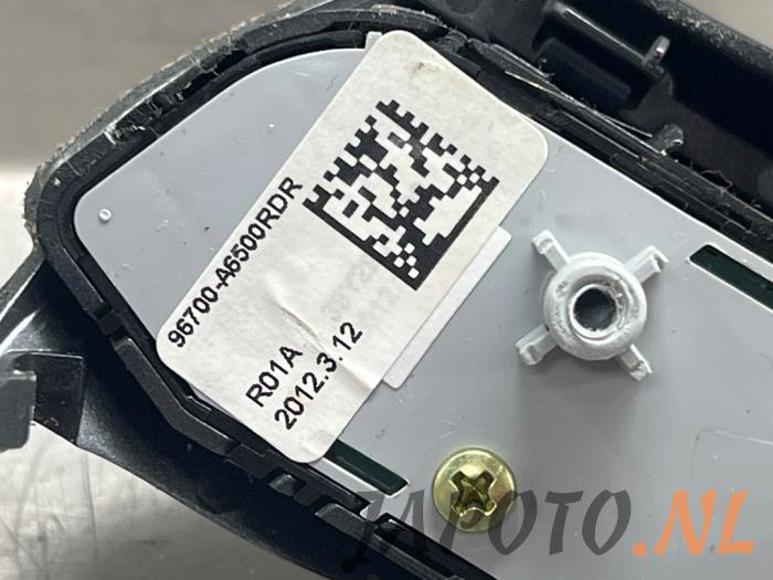 Interruptor de mando de volante de un Hyundai i30 (GDHB5) 1.6 CRDi 16V VGT 2012