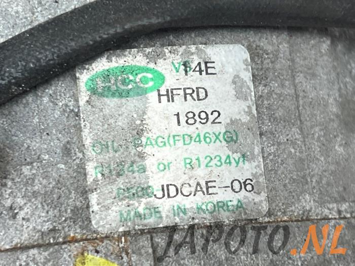 Air conditioning pump from a Hyundai i30 (GDHB5) 1.6 GDI Blue 16V 2012