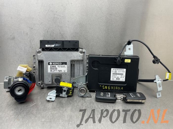Used Ignition lock + computer Hyundai i30 (GDHB5) 1.6 GDI Blue 16V Price € 103,95 Margin scheme offered by Japoto Parts B.V.