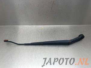 Używane Ramie wycieraczki przedniej Hyundai i10 (B5) 1.0 12V Cena € 19,95 Procedura marży oferowane przez Japoto Parts B.V.