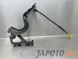 Usagé Charnière de capot Hyundai i10 (B5) 1.0 12V Prix € 15,00 Règlement à la marge proposé par Japoto Parts B.V.