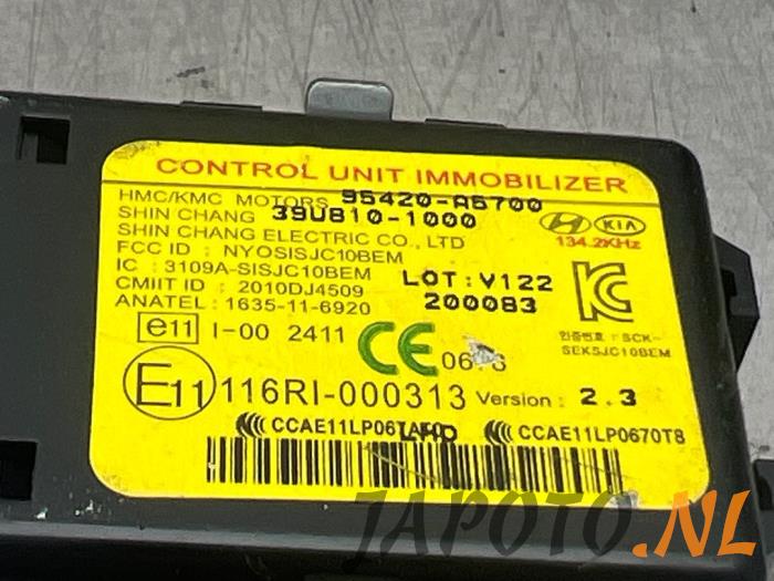 Zündschloss + Steuergerät van een Hyundai i30 (GDHB5) 1.6 CRDi 16V VGT 2012