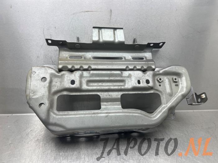 Front part support from a Toyota Yaris III (P13) 1.0 12V VVT-i 2016