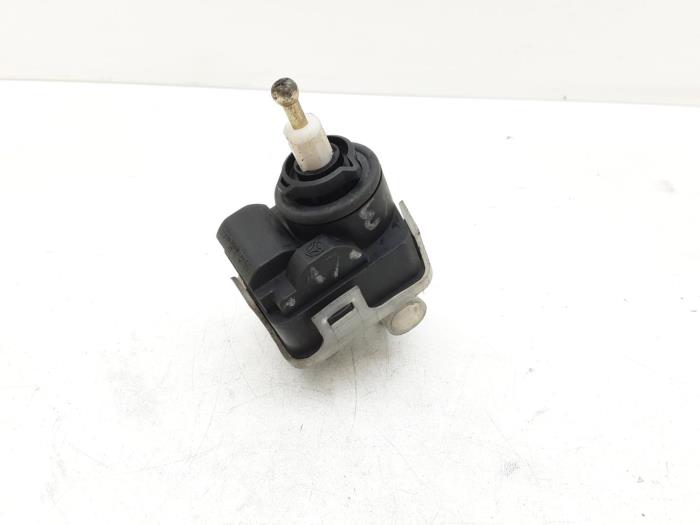 Używane Silnik reflektora Daewoo Lanos (TA/TF08/48/86) 1.3 Cena € 10,45 Procedura marży oferowane przez Japoto Parts B.V.