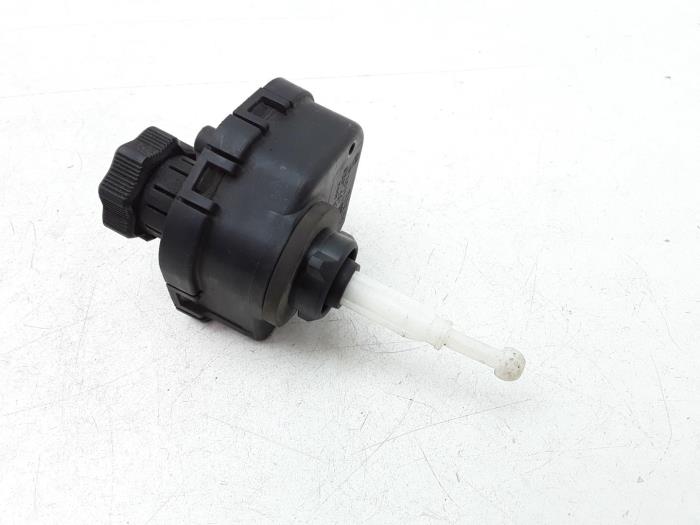 Używane Silnik reflektora Daewoo Espero 1.5 16V MPi Cena € 10,45 Procedura marży oferowane przez Japoto Parts B.V.