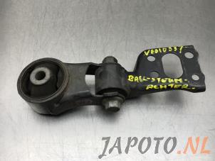 Gebrauchte Getriebe Halterung Toyota Yaris III (P13) 1.5 16V Dual VVT-iE Preis € 24,95 Margenregelung angeboten von Japoto Parts B.V.