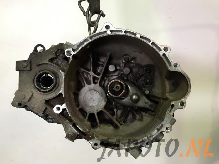 Gearbox from a Hyundai i30 (GDHB5) 1.6 CRDi 16V VGT 2012