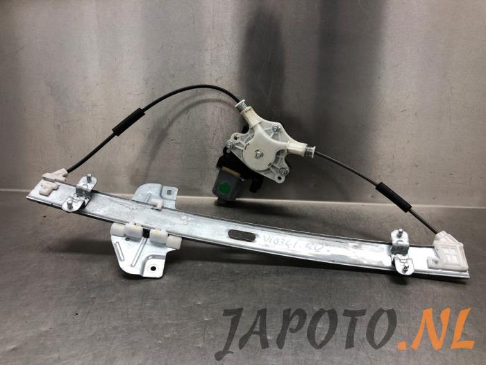 Window mechanism 4-door, front right from a Kia Picanto (TA) 1.0 12V 2011