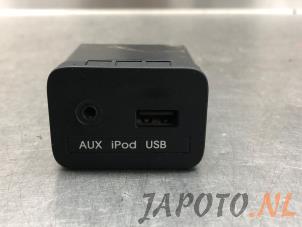 Used AUX / USB connection Kia Sportage (SL) 2.0 CVVT 16V 4x4 Price € 19,95 Margin scheme offered by Japoto Parts B.V.