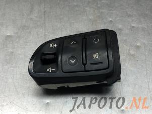 Usagé Interrupteur de volant Kia Sportage (SL) 2.0 CVVT 16V 4x4 Prix € 59,95 Règlement à la marge proposé par Japoto Parts B.V.
