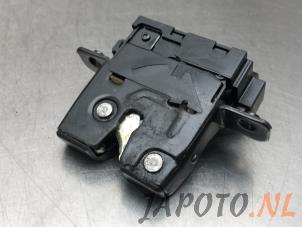 Used Tailgate lock mechanism Nissan Qashqai (J10) 2.0 16V Price € 59,95 Margin scheme offered by Japoto Parts B.V.