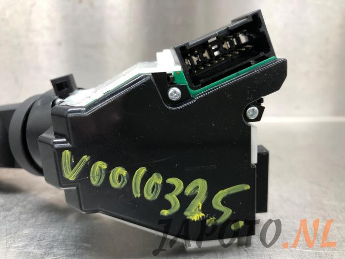 Wiper switch from a Nissan Qashqai (J10) 2.0 16V 2012