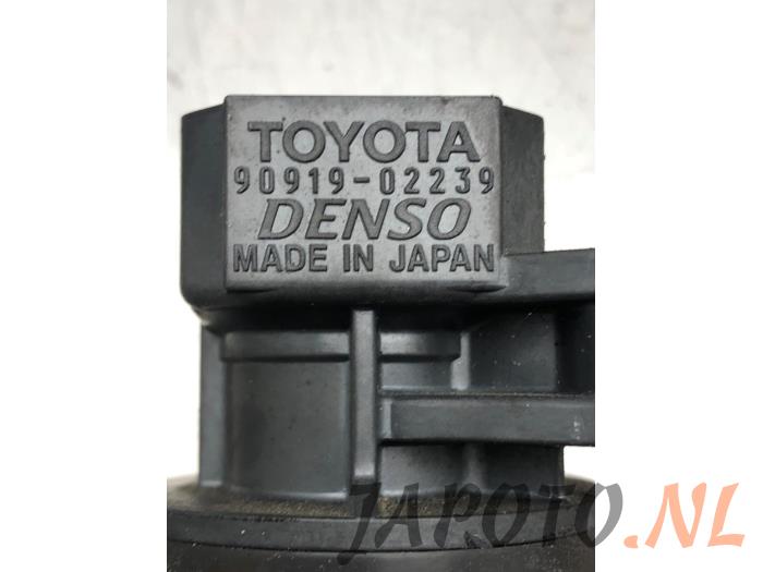 Ignition coil from a Toyota Corolla Verso (E12) 1.6 16V VVT-i 2002
