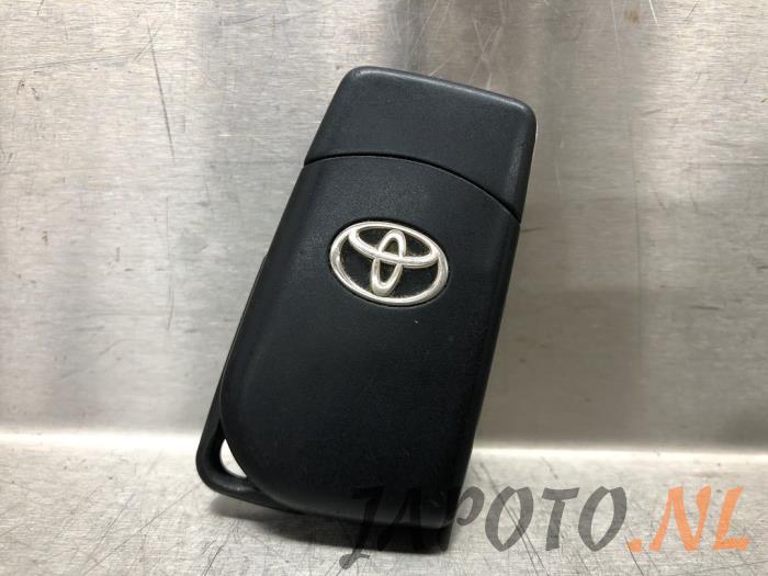 Key from a Toyota Yaris III (P13) 1.5 16V Dual VVT-iE 2018