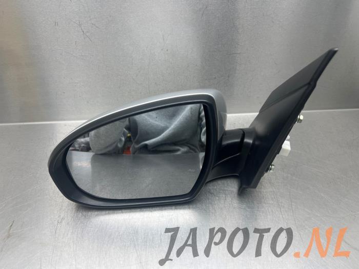 Wing mirror, left from a Hyundai Tucson (TL) 1.7 CRDi 16V 2WD 2016