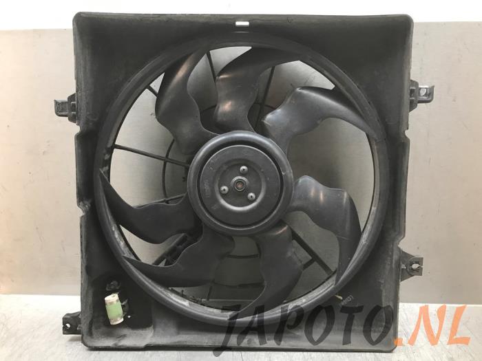 Cooling fans from a Hyundai Tucson (TL) 1.7 CRDi 16V 2WD 2016