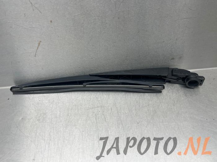 Rear wiper arm from a Suzuki Baleno 1.2 Dual Jet 16V 2016