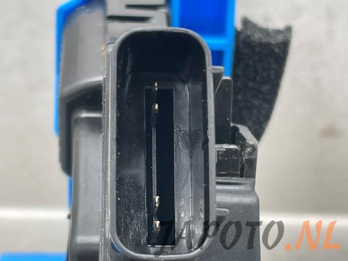 Mecanismo de cerradura de puerta de 4 puertas derecha detrás de un Hyundai i30 Wagon (GDHF5) 1.6 GDI Blue 16V 2015