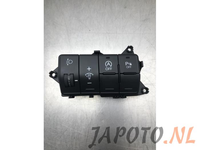Używane Przelacznik (rózne) Hyundai i30 Wagon (GDHF5) 1.6 GDI Blue 16V Cena € 26,20 Procedura marży oferowane przez Japoto Parts B.V.