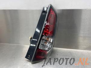 Usados Luz trasera derecha Daihatsu Sirion 2 (M3) 1.3 16V DVVT Precio € 34,95 Norma de margen ofrecido por Japoto Parts B.V.