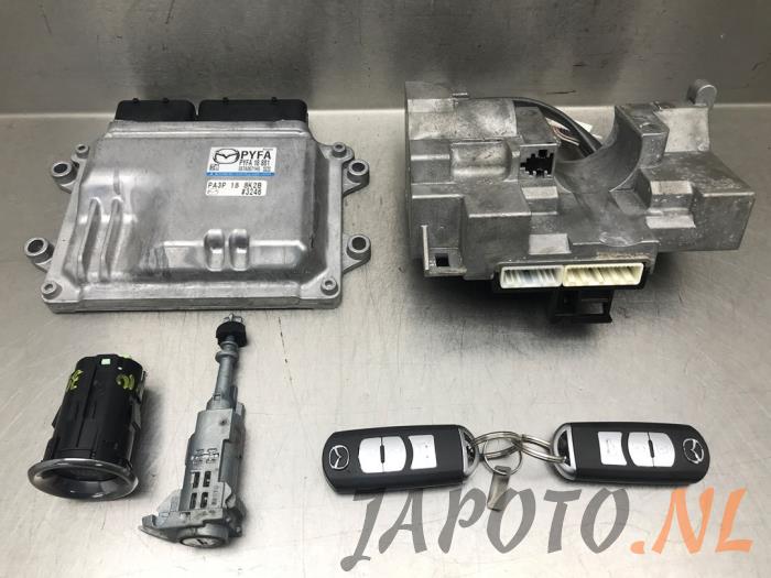 Ignition lock + computer from a Mazda CX-5 (KF) 2.0 SkyActiv-G 165 16V 4WD 2019