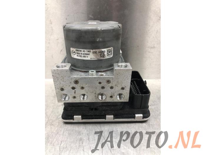 Usagé Pompe ABS Mazda CX-5 II (KF) 2.0 SkyActiv-G 165 16V 4WD Prix € 472,50 Règlement à la marge proposé par Japoto Parts B.V.