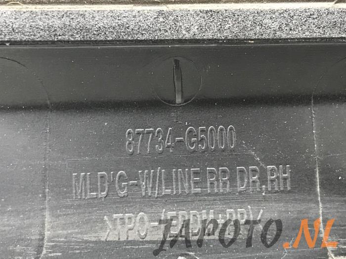 Embellecedor B exterior de un Kia Niro I (DE) 1.6 GDI Hybrid 2021