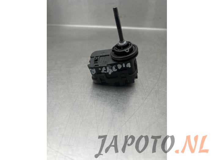 Używane Silnik reflektora Kia Rio IV (YB) 1.0i T-GDi 100 12V Cena € 20,95 Procedura marży oferowane przez Japoto Parts B.V.