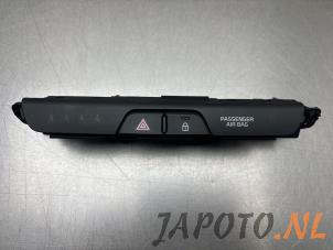 Used Panic lighting switch Kia Rio IV (YB) 1.0i T-GDi 100 12V Price € 19,95 Margin scheme offered by Japoto Parts B.V.
