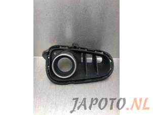 Używane Pokrywa swiatla przeciwmgielnego lewa Kia Rio IV (YB) 1.0i T-GDi 100 12V Cena € 19,95 Procedura marży oferowane przez Japoto Parts B.V.