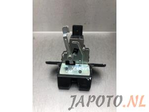 Used Tailgate lock mechanism Kia Rio IV (YB) 1.0i T-GDi 100 12V Price € 44,95 Margin scheme offered by Japoto Parts B.V.
