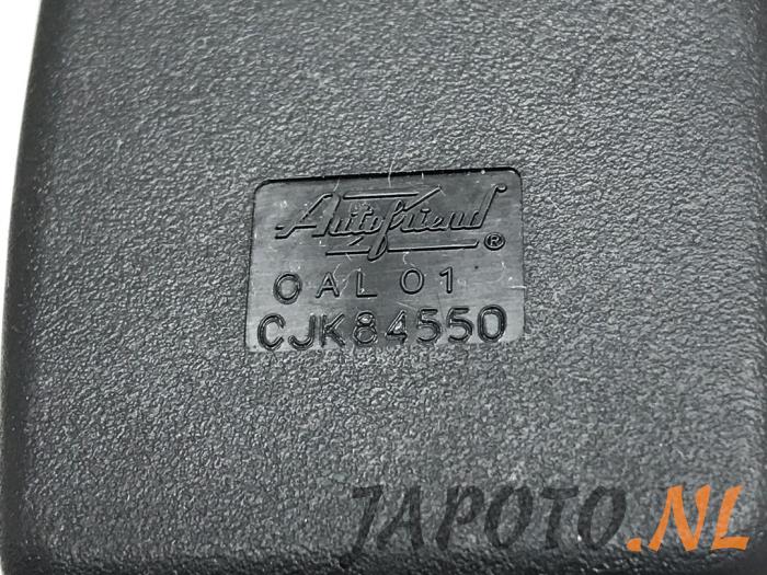 Rear seatbelt buckle, right from a Mazda CX-5 (KF) 2.0 SkyActiv-G 165 16V 4WD 2019